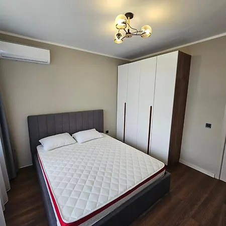 Elena Place Апартамент *
